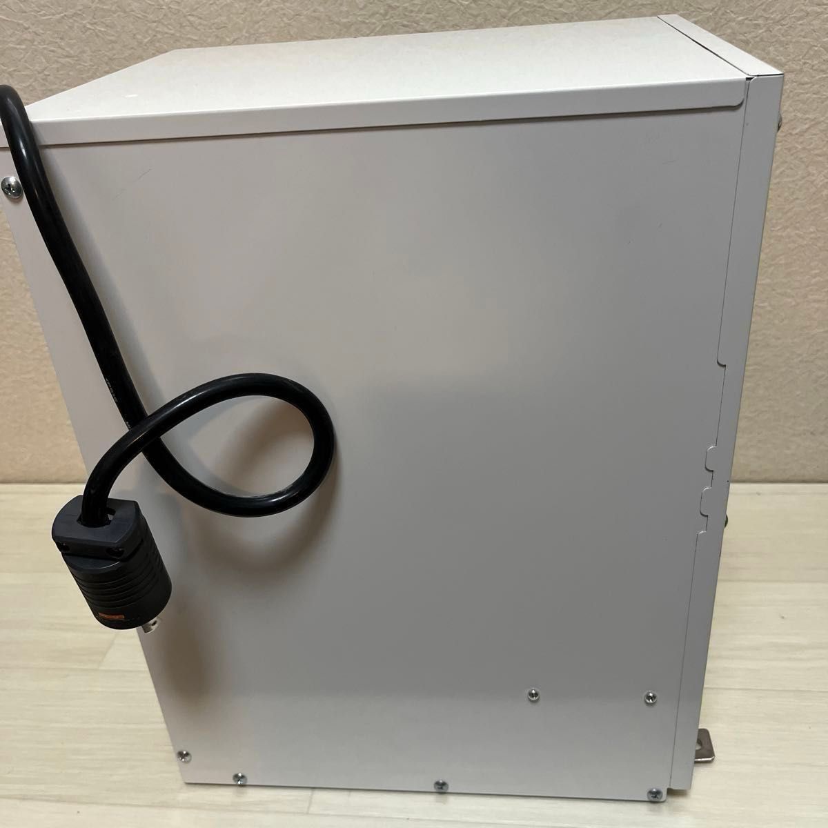 日本イトミック 小型電気温水器 貯湯量12L 単相200V 角型|Yahoo 日本イトミック 小型電気温水器 貯湯量12L 単相200V 角型|Yahoo
