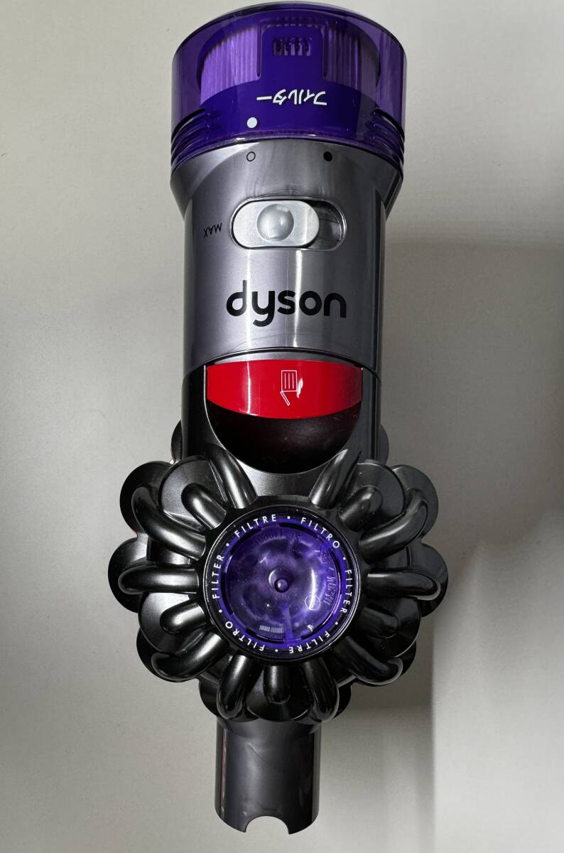 Dyson ダイソン サイクロン式コードレス掃除機 V8 slim fluffy+ 便利なスタンドラック付き_画像2