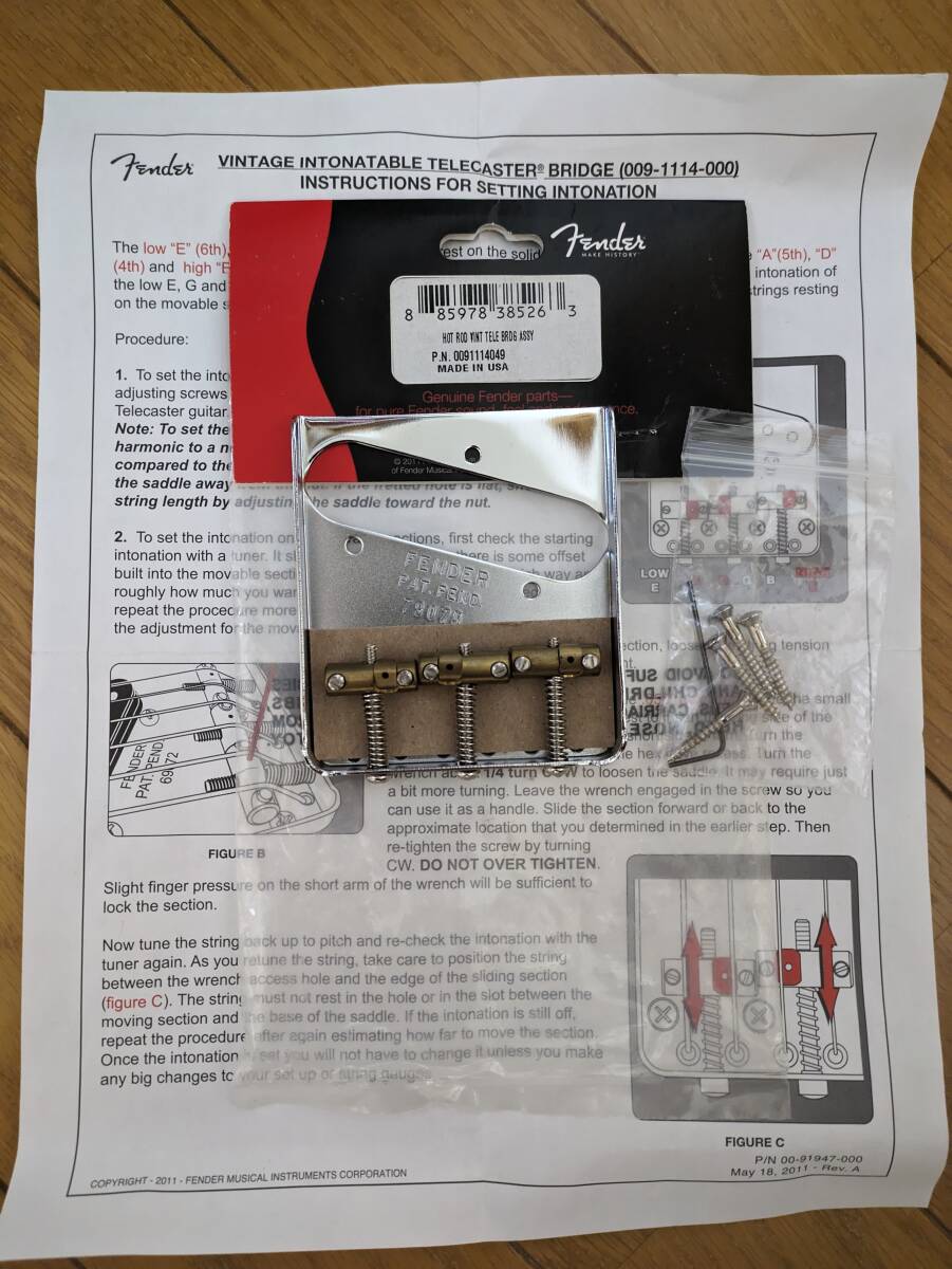 FENDER 3-SADDLE AMERICAN VINTAGE HOT ROD TELECASTER BRIDGE ASSEMBLY テレキャスター　ブリッジ　3連　ブラスサドル オクターブ調整_画像3