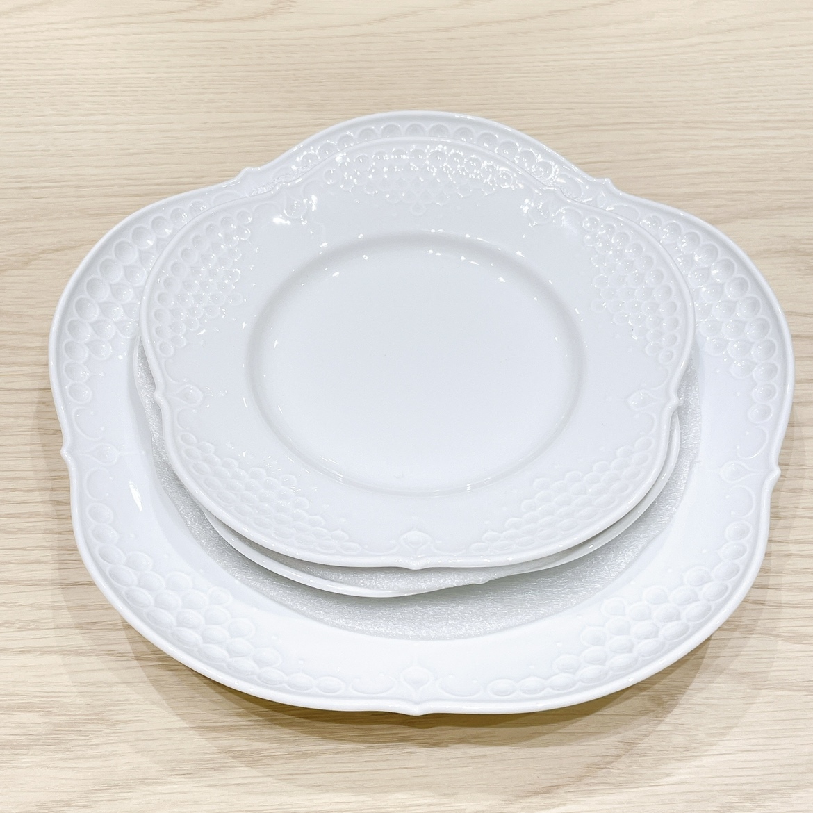 [OMO402HM]Meissen Meissen белый relief 3 тарелка комплект ( большая тарелка 1 маленькая тарелка 2) посуда plate большая тарелка примерно 26cm маленькая тарелка примерно 19cm.. запад 1 иен ~