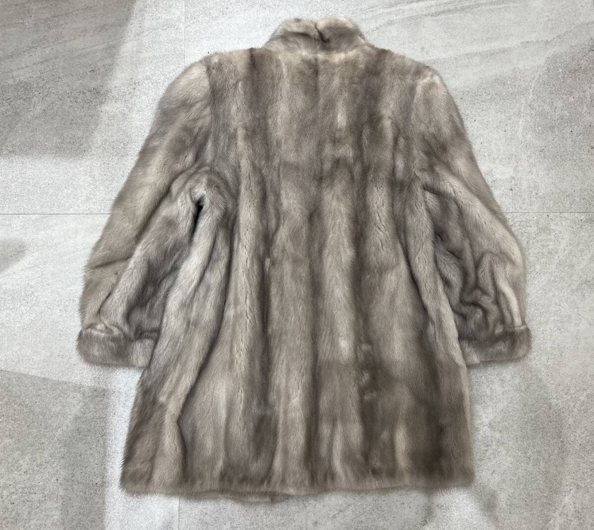 【OMO52YB】ミンクコート ノーブランド 高級 毛皮 グレー系 着丈約82cm レディース 婦人用 防寒 アウター ファッション 中古 長期保管品の画像2