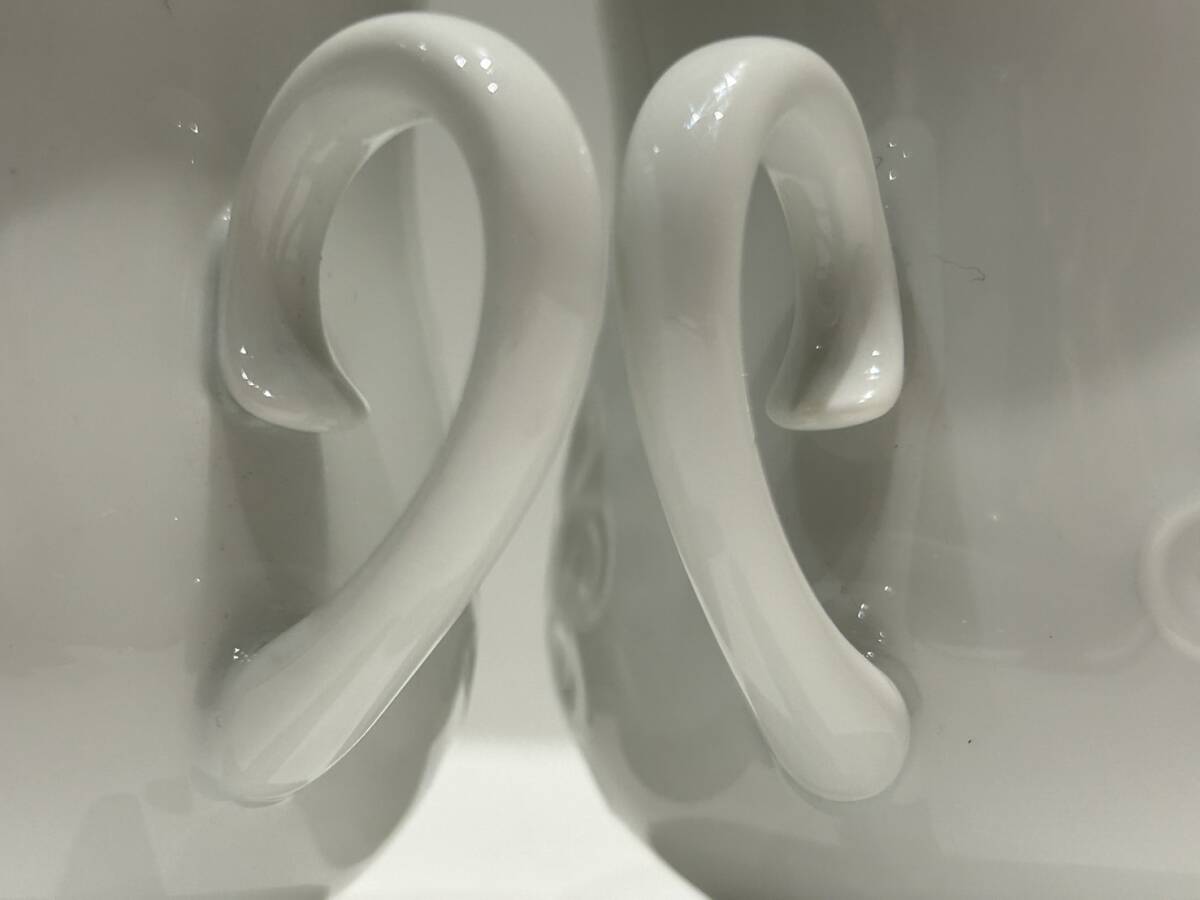 【OMO401YS】Meissen マイセン ホワイトレリーフ 高級食器 カップ＆ソーサー ペア 2客セット 陶磁器 洋風 ティータイム 中古品の画像4