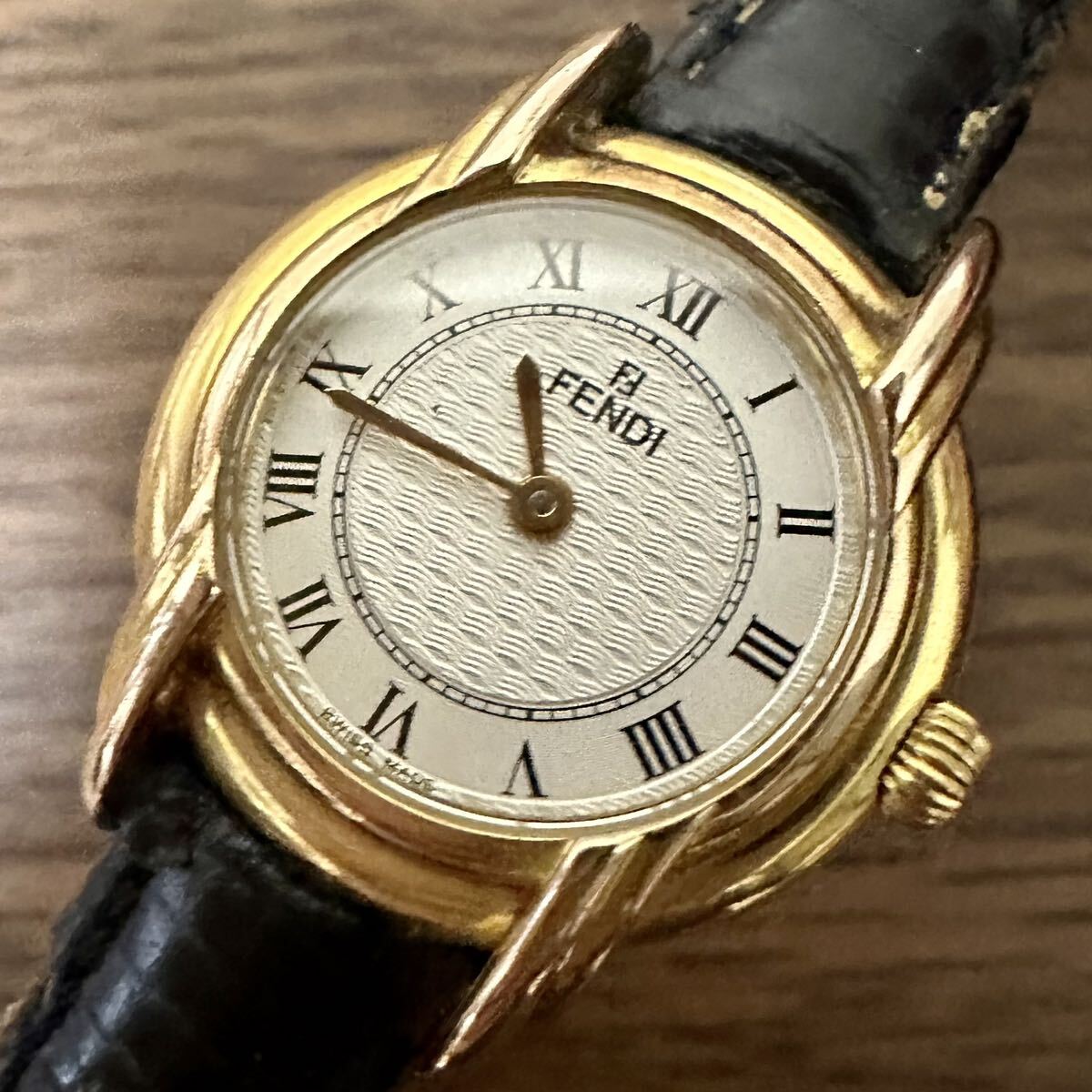 [1 иен ~] FENDI Fendi наручные часы 350L Gold часы кварц женский работоспособность не проверялась 