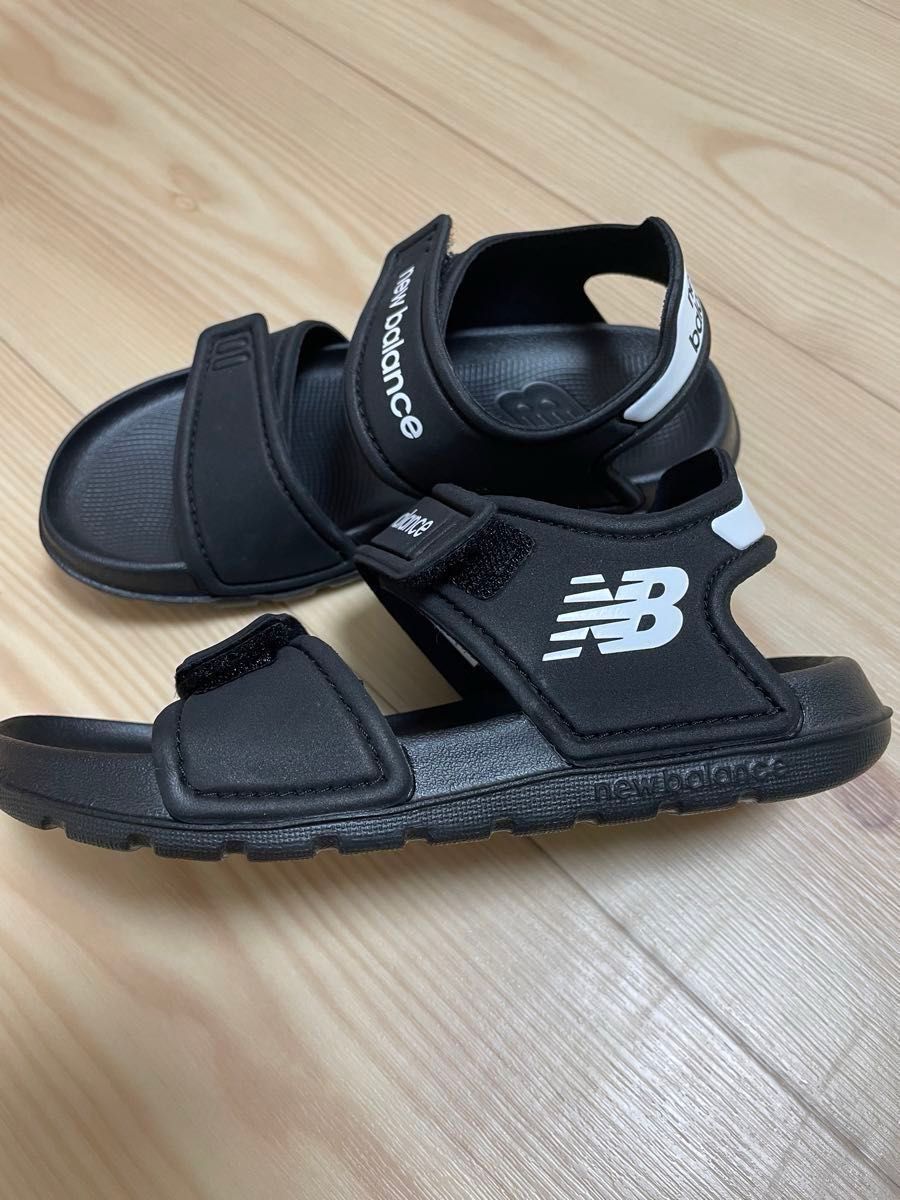 新品 17cm ニューバランス  サンダル new balance スニーカー 靴 ブラック 黒