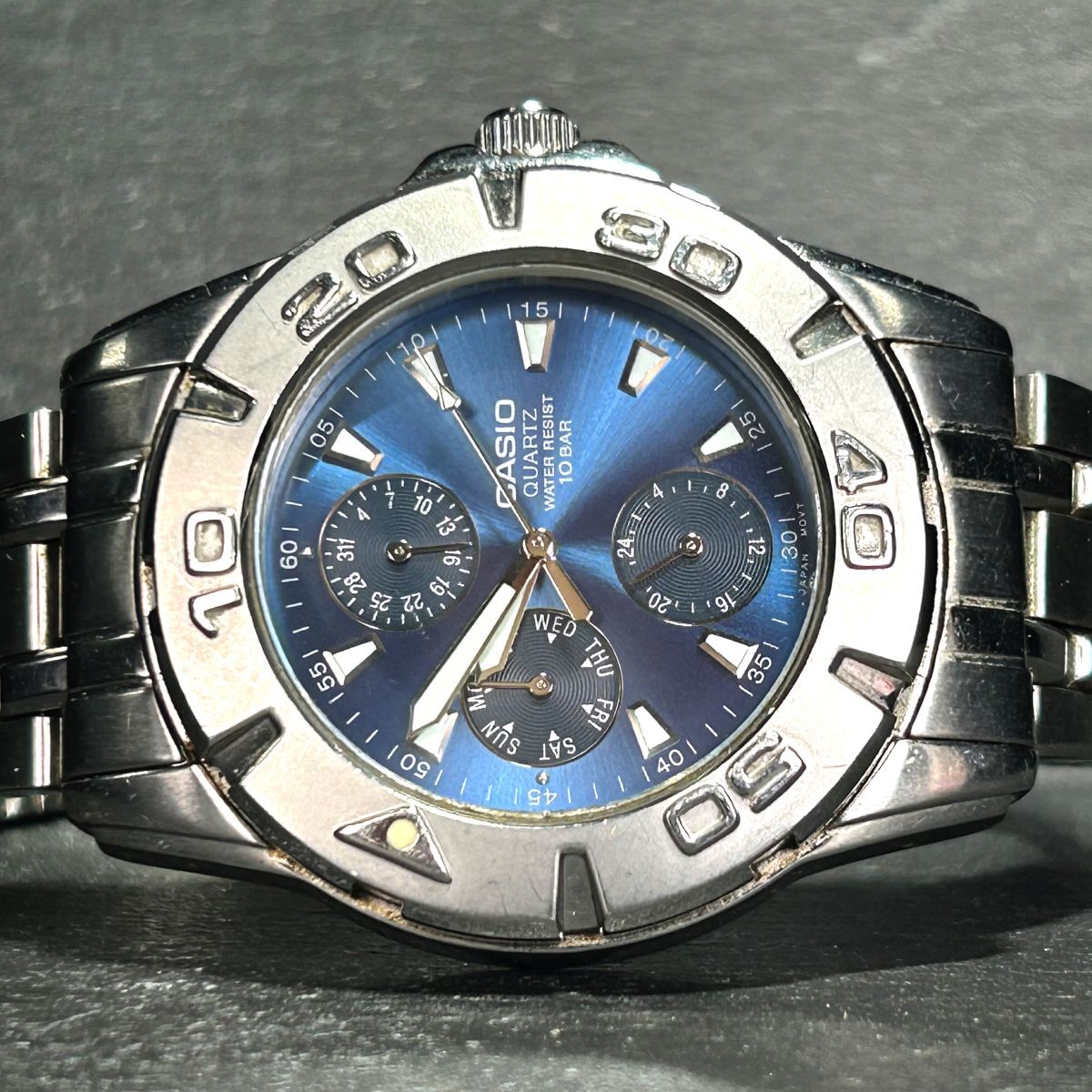 良品 CASIO カシオ スタンダード MTD-1047A-2A 腕時計 クオーツ アナログ カレンダー ステンレススチール 回転ベゼル ブルー 電池交換済み_画像4