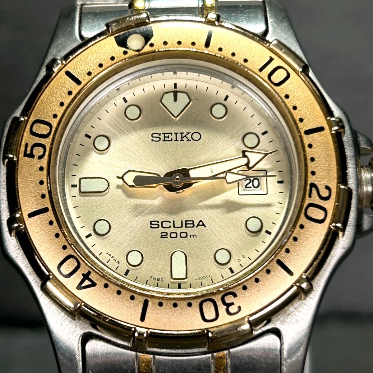 SEIKO セイコー SCUBA200m 7N85-0010 腕時計 クオーツ アナログ カレンダー 回転ベゼル ダイバーズウオッチ 新品電池交換済み 動作確認済み_画像3