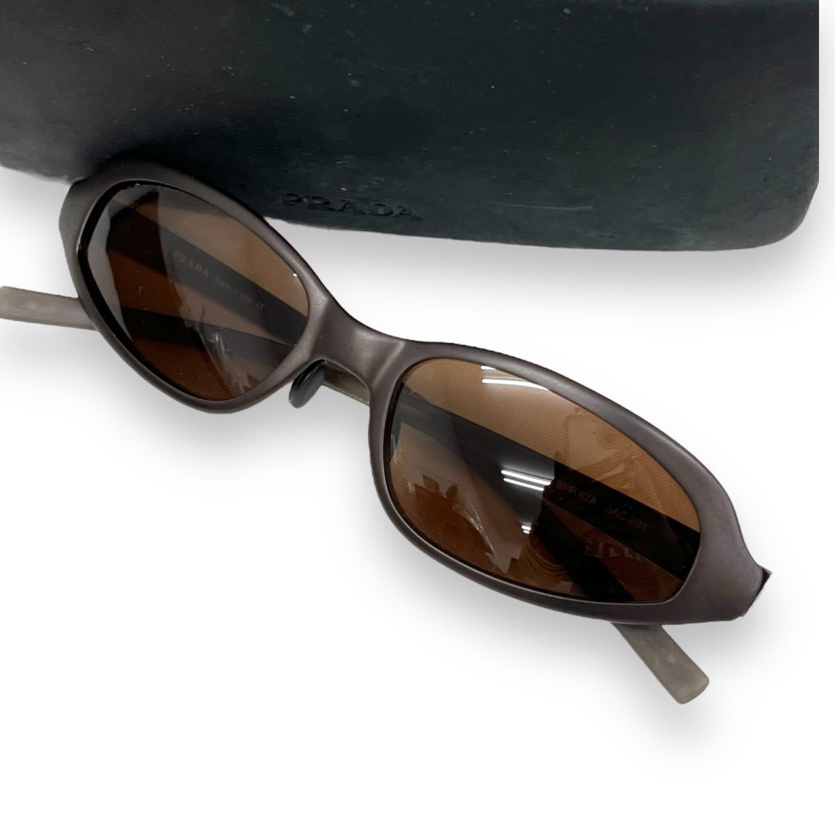 PRADA プラダ サングラス 眼鏡 小物 アイウェア ファッション ブランド SPR67A ブラウン ケース付き メタルフレーム スクエアの画像1