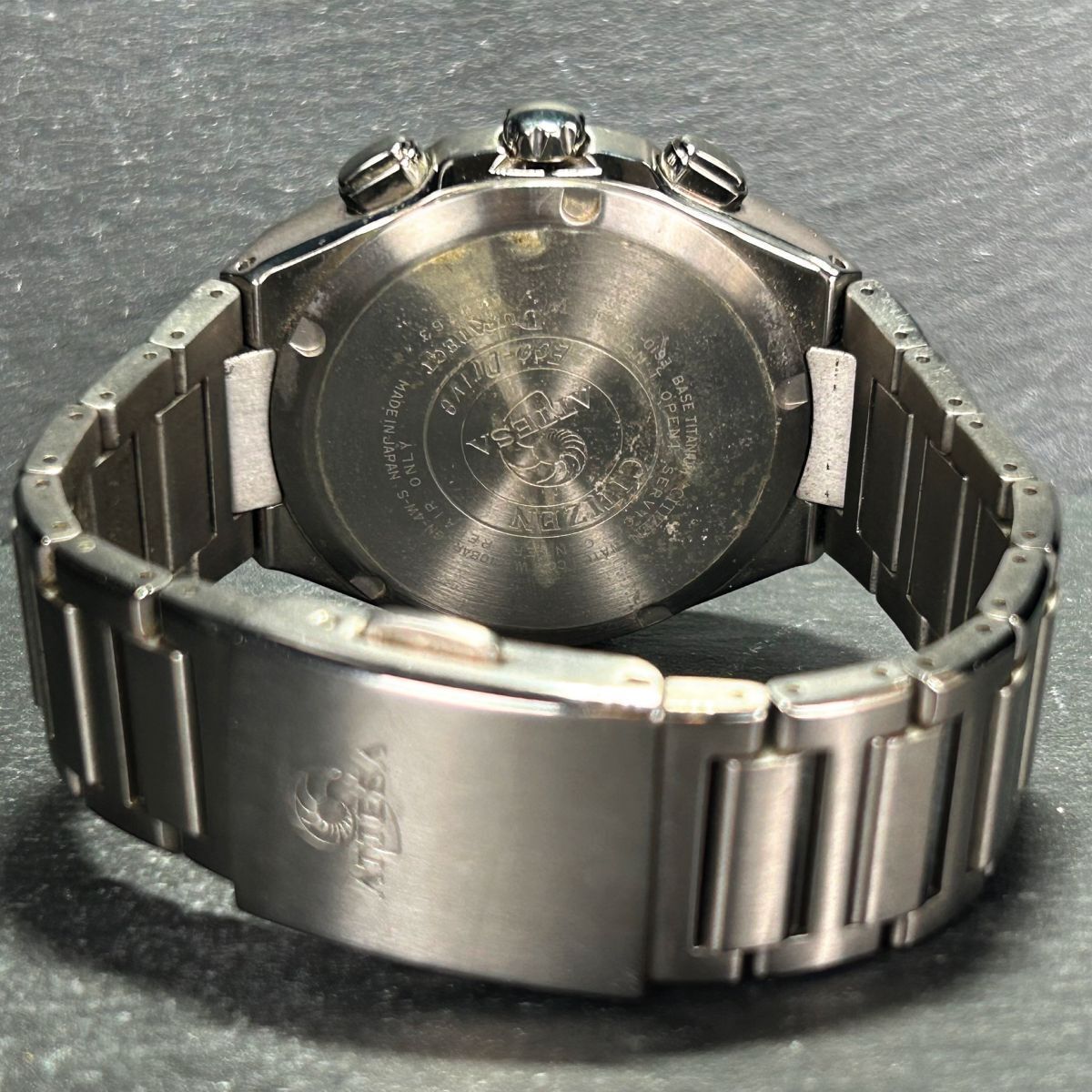 美品 CITIZEN シチズン ATTESA アテッサ エコドライブ ATP53-2701 腕時計 ソーラー 電波時計 アナログ カレンダー チタニウム 定価90,000円の画像6