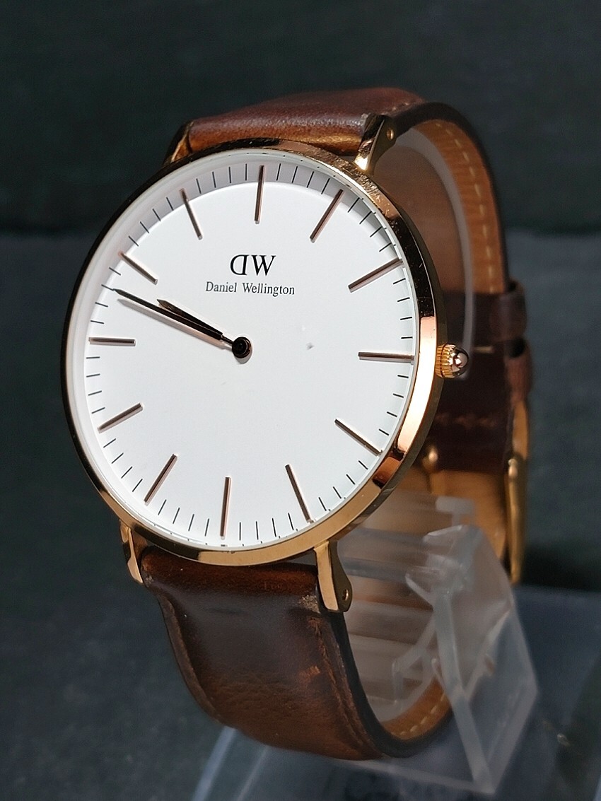 DW DanielWellington ダニエルウェリントン DW00100035 アナログ クォーツ 腕時計 ホワイト文字盤 レザーベルト ピンクゴールド 電池交換済の画像3