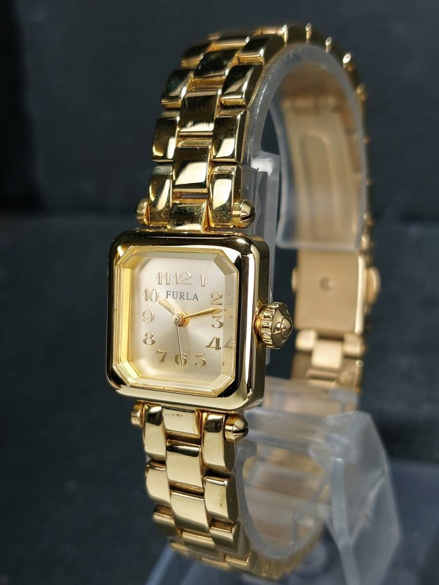 FURLA フルラ 002454-02-6D アナログ クォーツ 腕時計 ゴールド スクエア文字盤 メタルベルト スモールサイズ ステンレス 新品電池交換済みの画像3