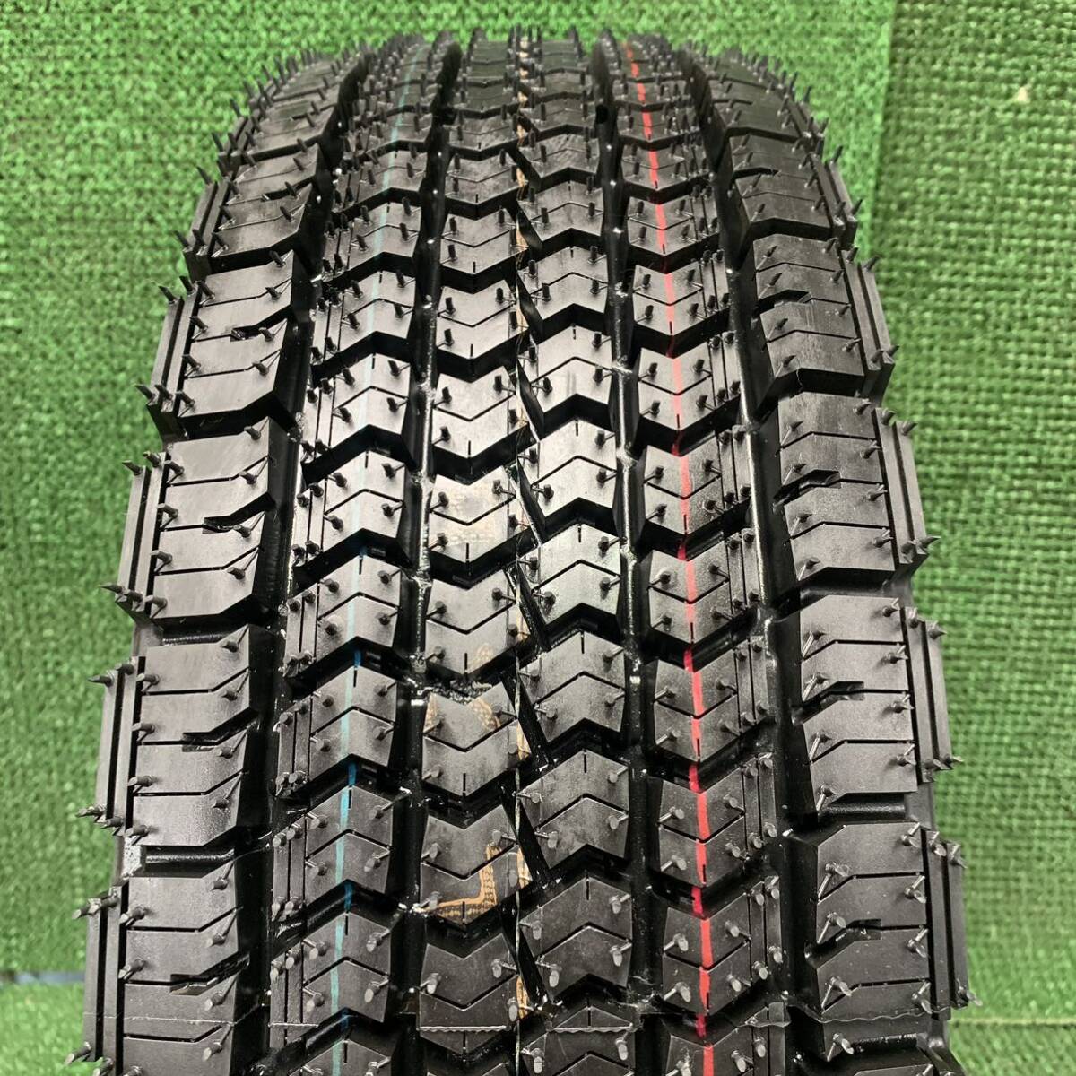 MC697-405★新品 未使用　DUNLOP SP050 235/70R17.5 127/125J LT スタッドレス タイヤ　1本　冬　大型　トラック　バス_画像2