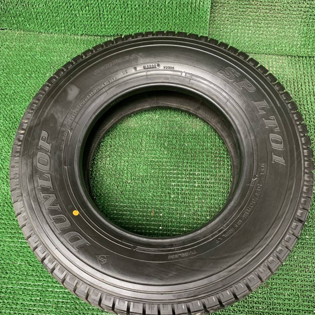 MC686-405★新品未使用　DUNLOP SPLT01 スタッドレスタイヤ　205/80R15 109/107L 冬　2本　小型トラック　バス　バン_画像4