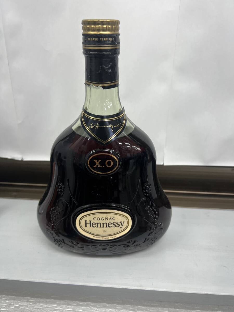 UU212  古酒 未開栓 Hennessy XO 金キャップ グリーンボトル 700ml 40% 箱付 ヘネシー コニャック ブランデー 現状品 CRARRの画像1