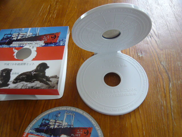 南極地域観測50周年記念500円　平成19年銘貨幣セット_画像3
