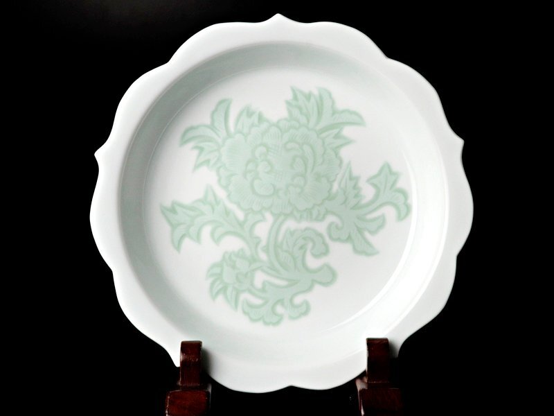 【古美味】人間国宝 井上萬二作 白磁緑釉牡丹彫文皿 茶道具 保証品 0YmC_画像3