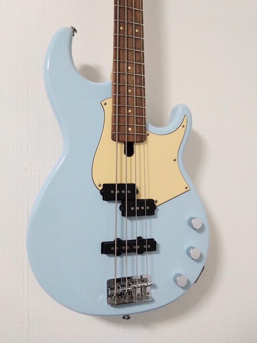 YAMAHA BB434 Ice Blue × Cream pick guard Yamaha electric bass ice blue cream Vintage white light blue ivory color Sky blue 