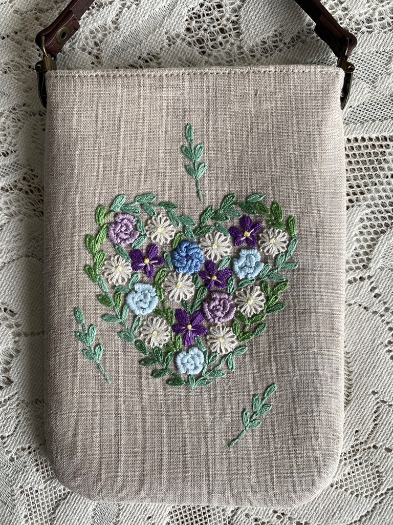  hand made, hand embroidery,[ Heart pattern. flower .. smartphone, glass case ] natural 