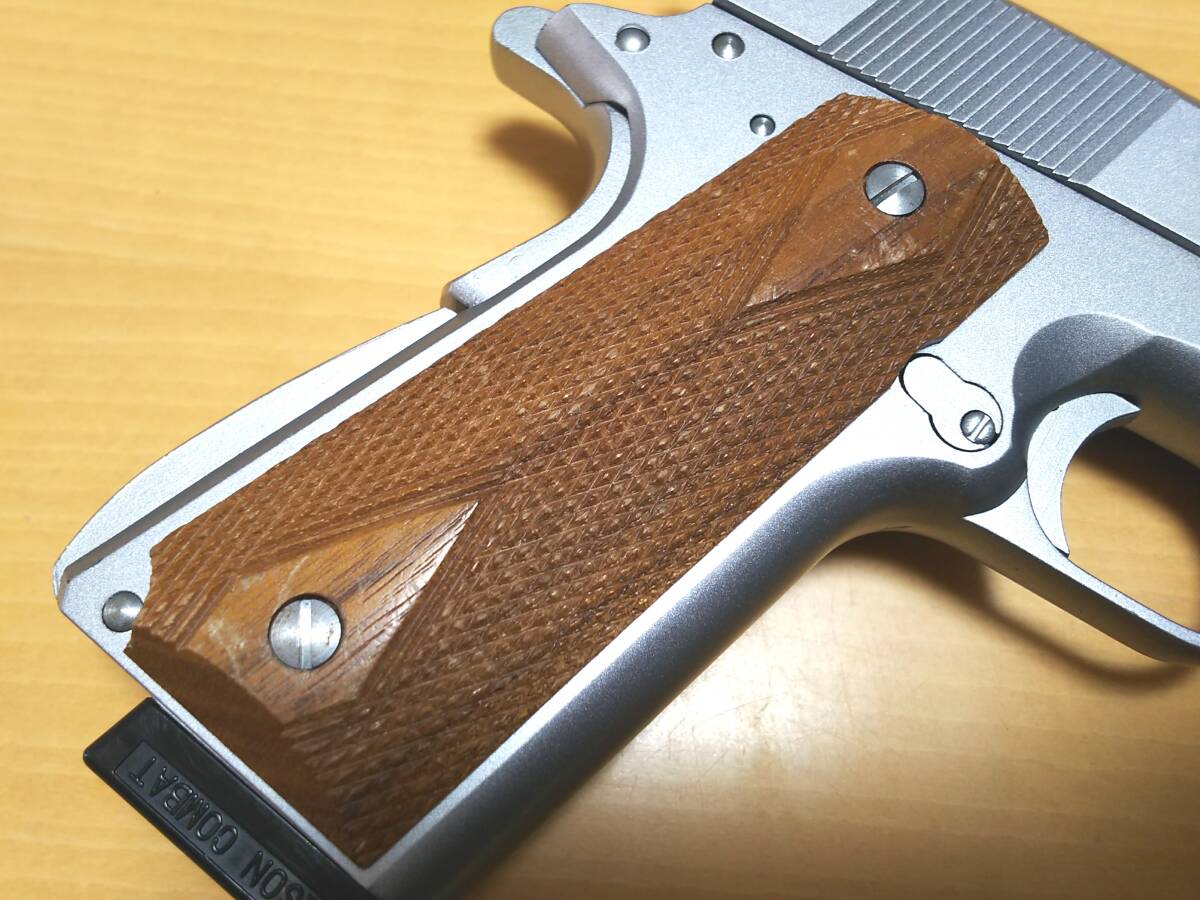 希少 WA SCW ミルスペック 1911-A1 ガバメント ヘレッツ木製グリップ付 ヘビーウェイト オールシルバー SCW Ver.3 マグナガスブローバック_画像7