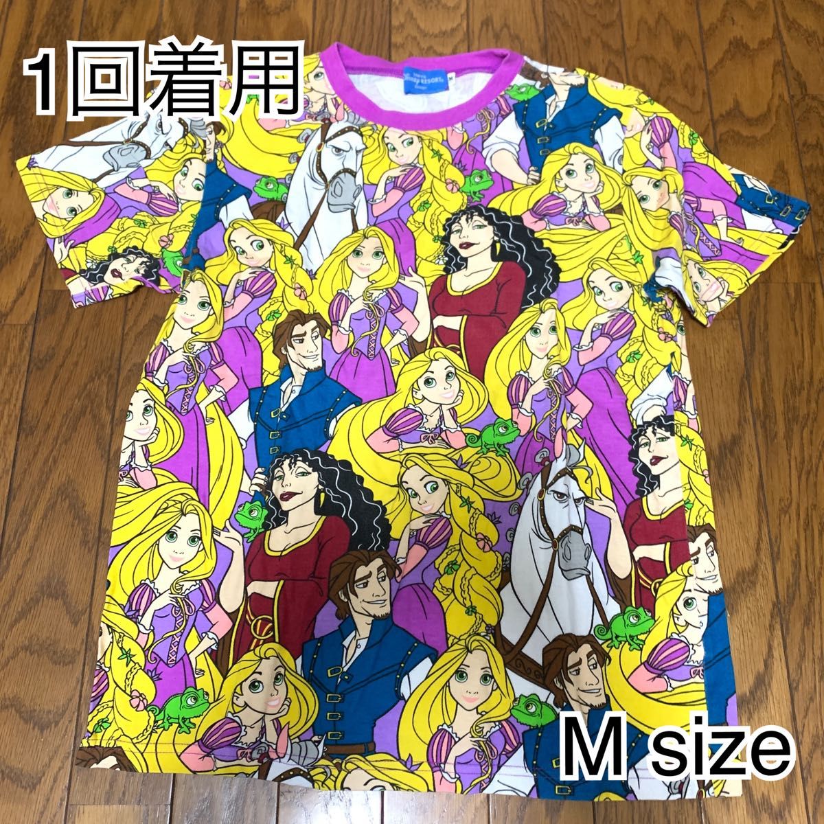 M  ディズニー　ラプンツェル　総柄　Tシャツ　男女兼用　ランド　シー 半袖 DISNEY