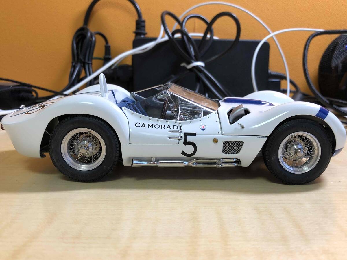 CMC 1/18ミニカー Maserati Tipo 61 Birdcage Sieger 1000km-Rennen Nurburgring 1960 #5の画像7