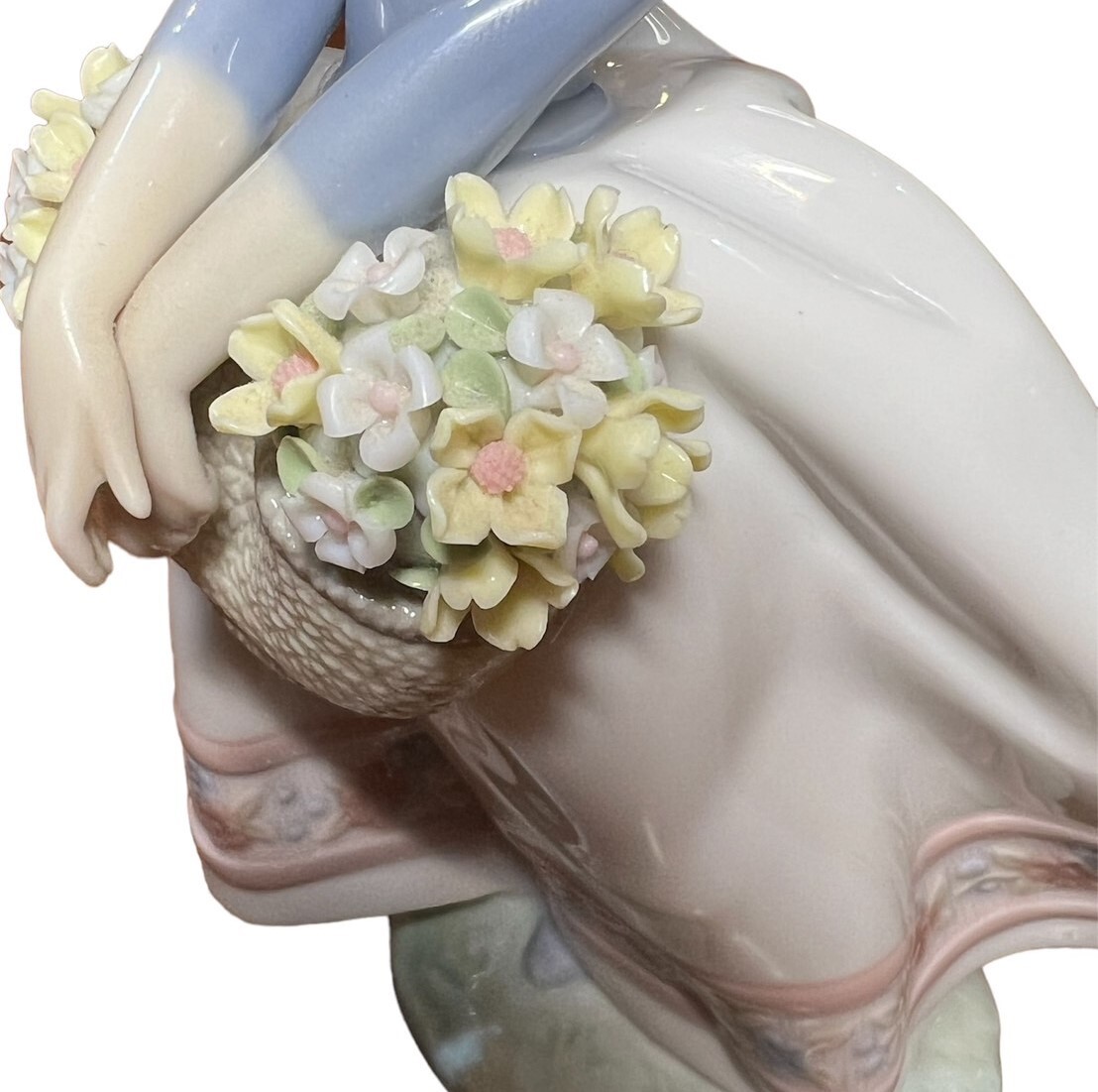 美品 LLADRO リヤドロ 五月の花 フィギュリン 置物 陶器人形 女の子 5月 西洋陶磁 ME0302の画像6
