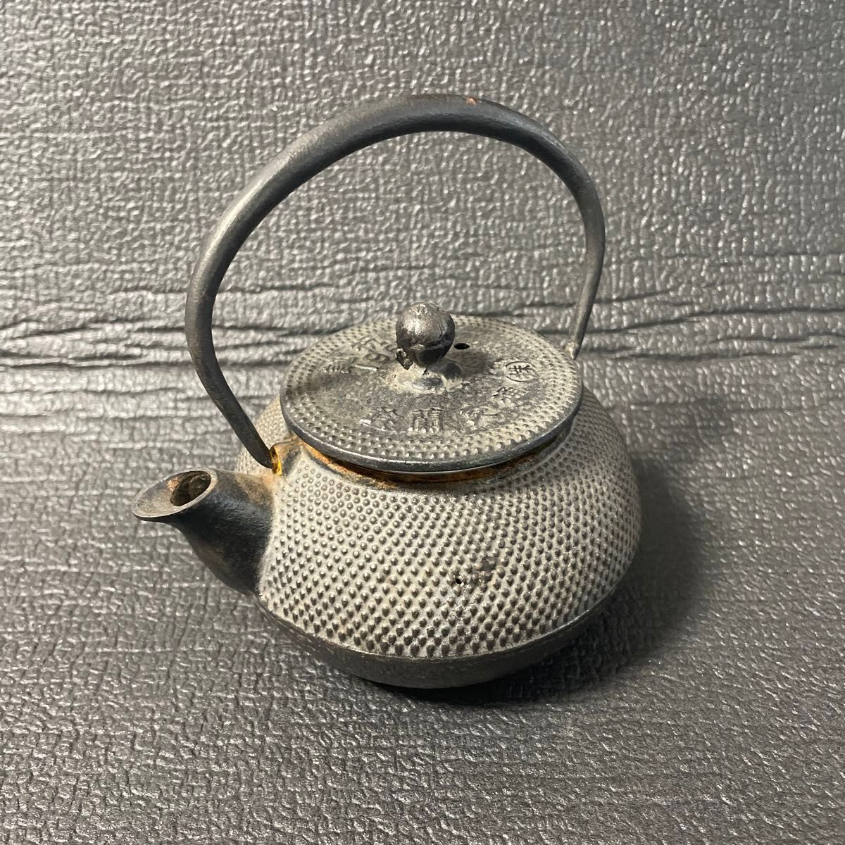 南部鉄器 鉄急須 志ほり 鈴蘭交通 1966年 鉄瓶 急須 茶道具 鉄器 南部鉄器 鉄急須 志ほり 鈴蘭交通 1966年 鉄瓶 急須 茶道具 鉄器