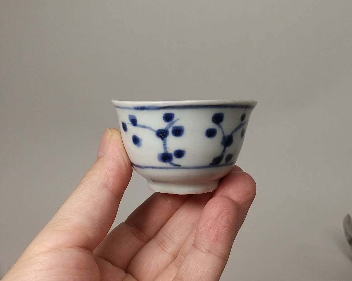 [ tea dog ] the first period Imari nazna writing sake cup . one-side . customer 