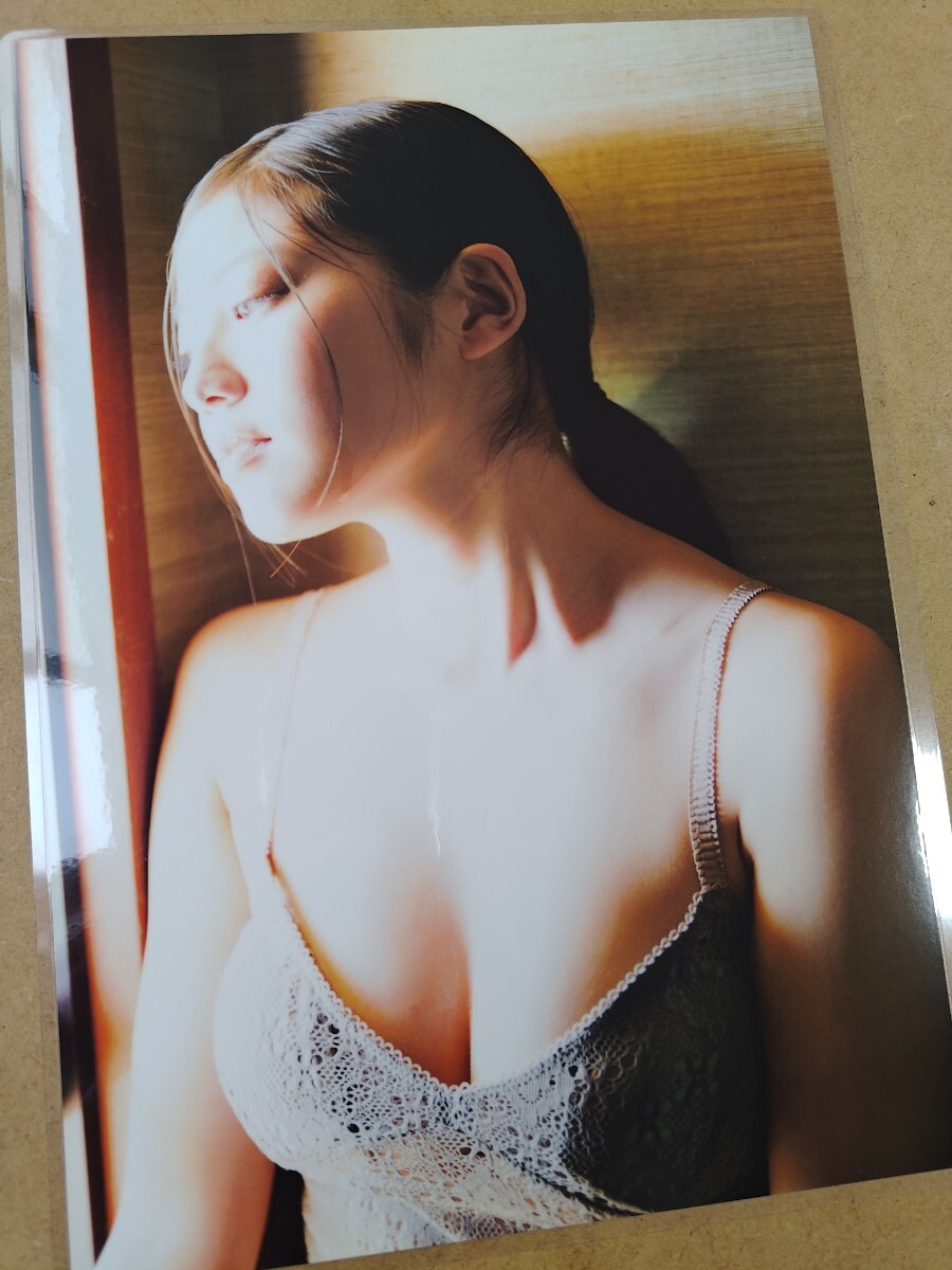 今田美桜 ラミネート加工 切り抜き 写真集 12ページ 管理番号I09 かわいい 美少女 美人 写真の画像4