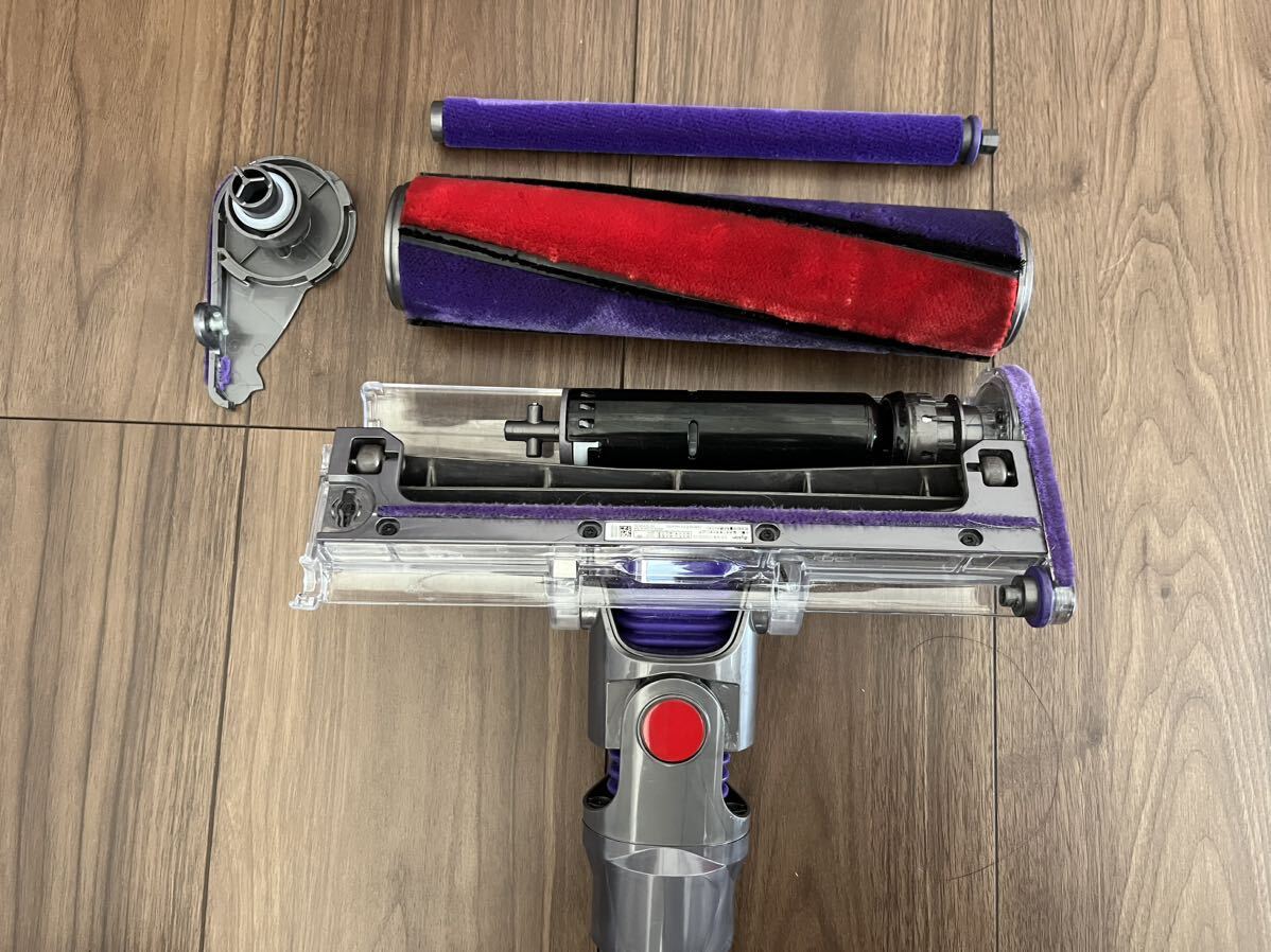 美品動作確認済　dyson SV12 コードレスクリーナー V10 fluffy 掃除機 フラッフィー ダイソン 洗浄 除菌済　フルセット_画像7