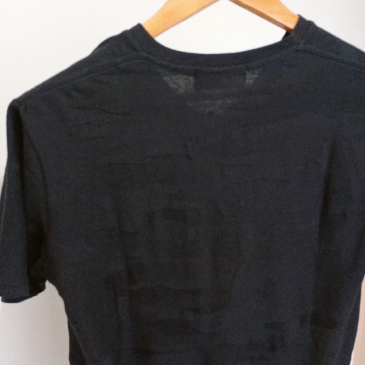 AZUL　アズール　シンプル　キレイめTシャツ　Vネック　ブラック　総柄　Mサイズ