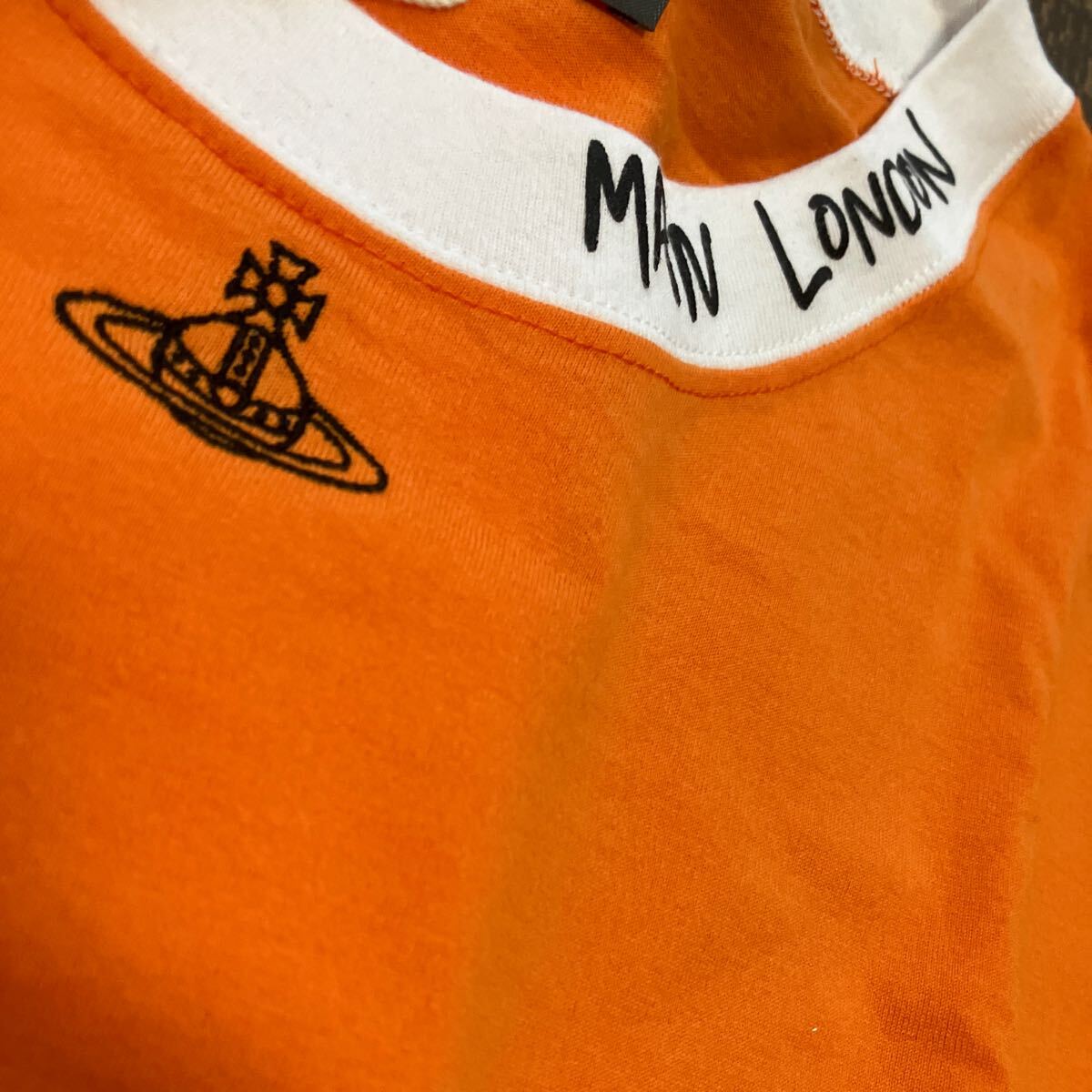  стоимость доставки включена  ● новый товар ● Vivienne Westwood  длинный рукав   футболка 42A оранжевый  ...T  сделано в Японии  ...  хлопок  100% ... талия  дерево   ...
