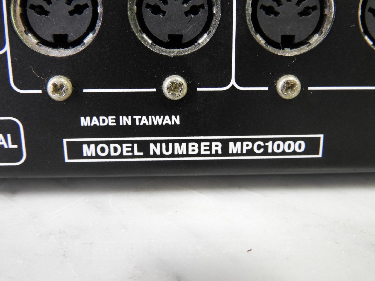 * AKAI Akai mpc1000 sampling machine * used *