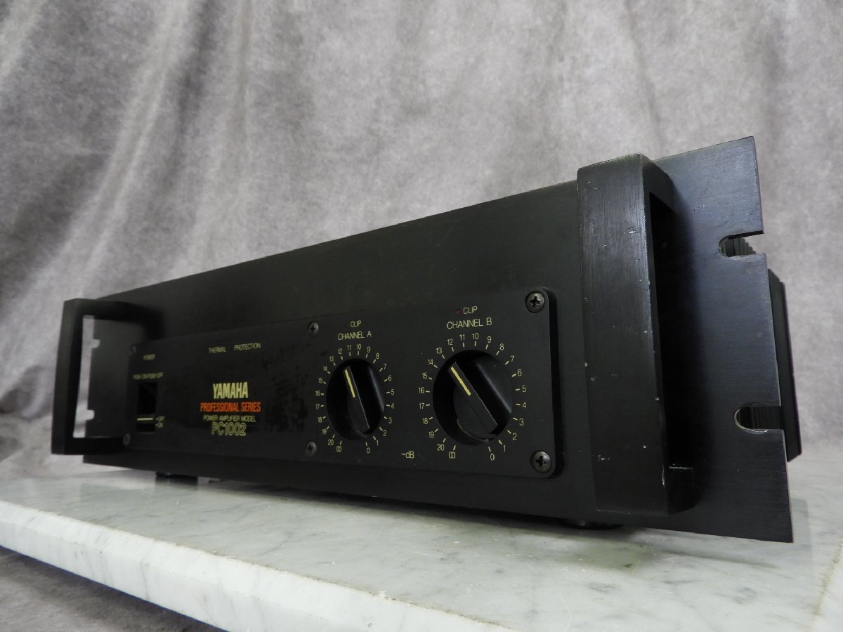 * YAMAHA Yamaha PROFESSIONAL SERIES PC1002 power amplifier * Junk *