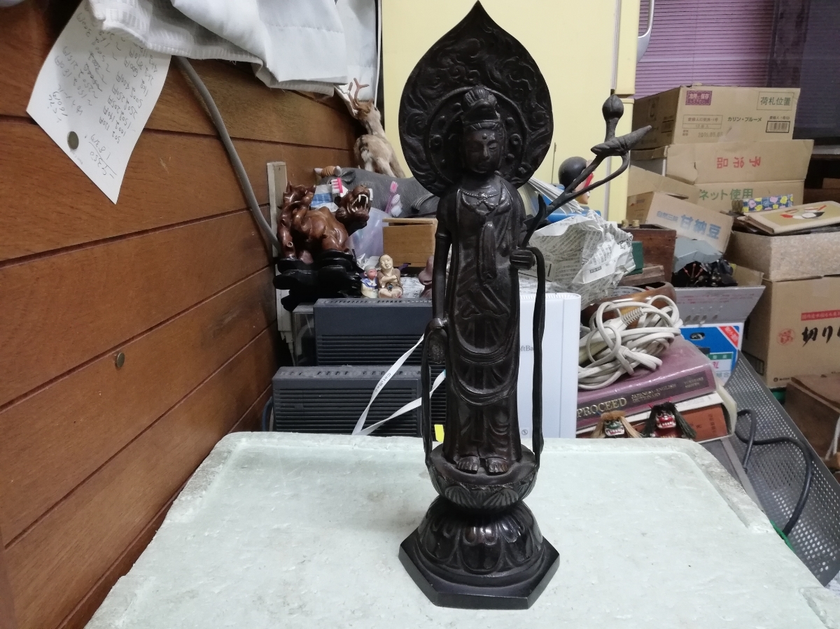 旧家買い出し品　仏像　銅製　古い　何の仏像不明　高さ39㎝横12㎝　同梱包可能