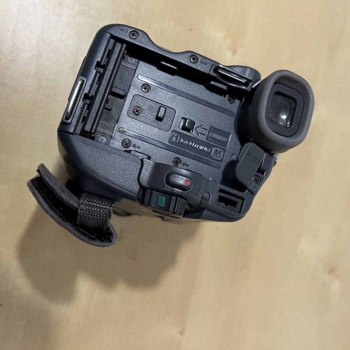 SONY ソニー DCR-TRV33 ハンディカム デジタルビデオカメラ 本体のみ　ジャンク_画像3