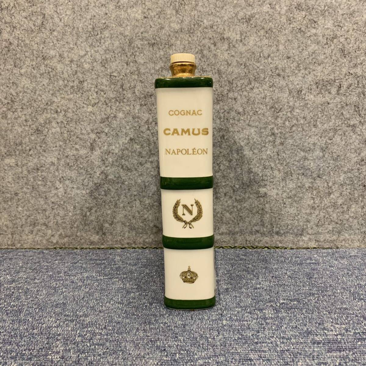 ▲【売り切り】CAMUS（カミュ）NAPOLEON ブック型 陶器ボトル 白緑 総重量1228.4gの画像3