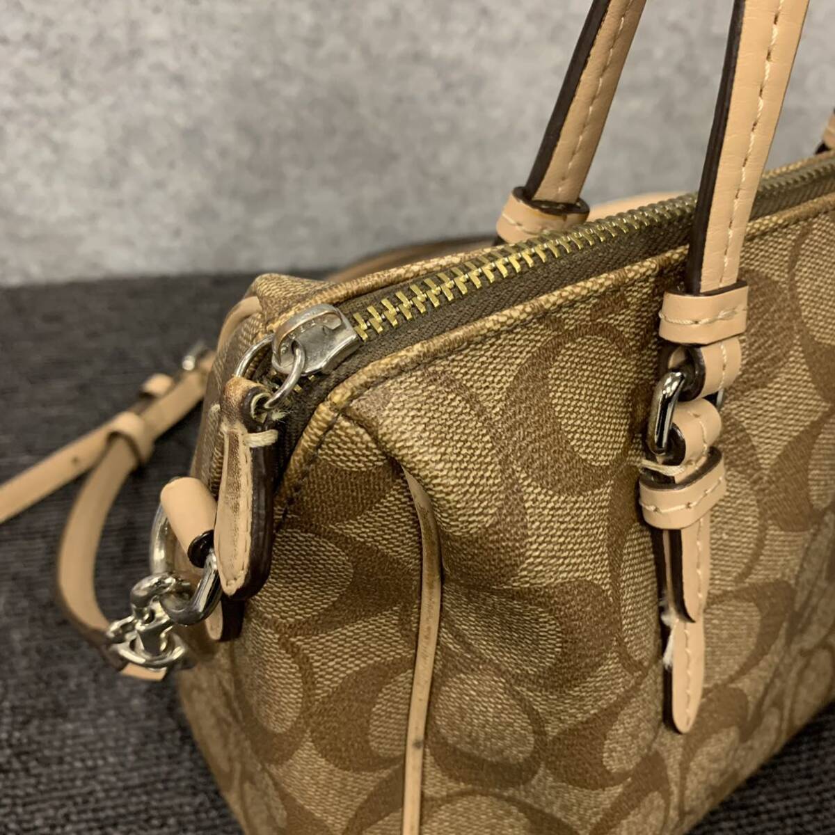 ◎【売り切り】COACH（コーチ）シグネチャー 2way ハンドバッグ ショルダーバッグ _画像3