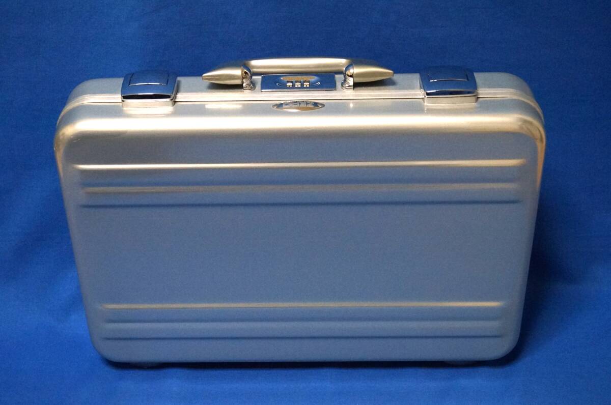 # super-beauty goods # ZERO HALLIBURTON attache case 