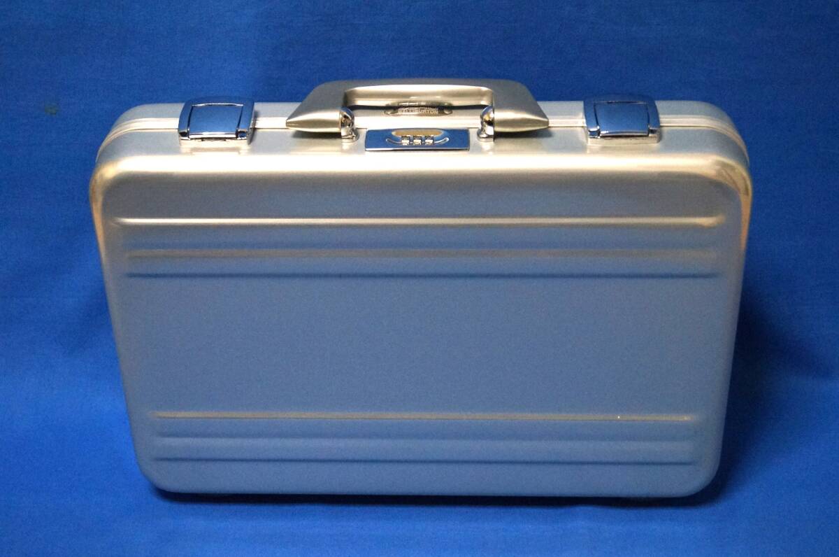 # super-beauty goods # ZERO HALLIBURTON attache case 