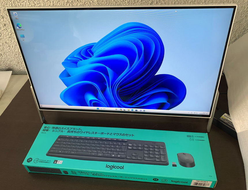 富士通　一体型ディスクトップパソコン　FMVF70B3W　美品　現状品_画像1