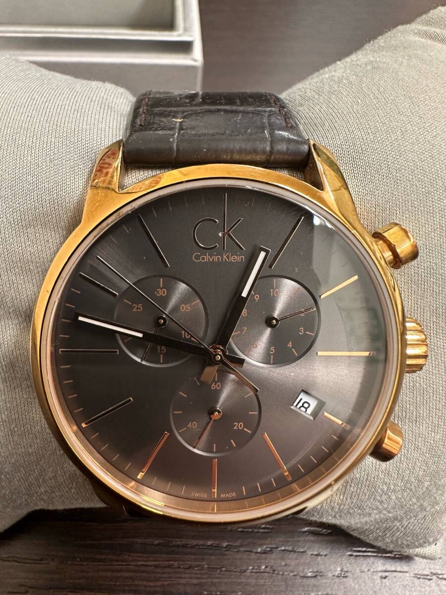 ＃17660A ■Calvin Klein カルバンクライン K2G 276 QZ クォーツ デイト クロノグラフ 腕時計 CK ブラウン ゴールド 現状品_画像2