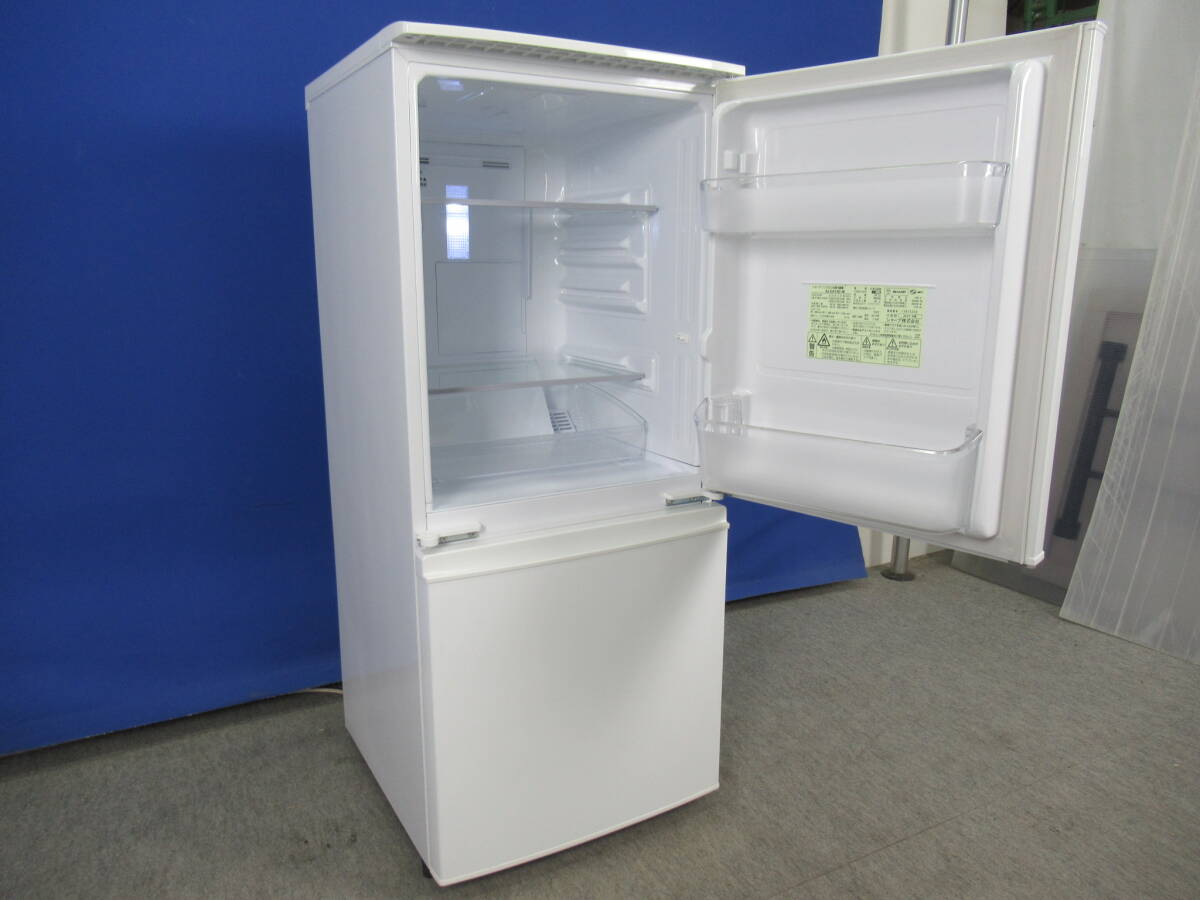 本州送料無料！美品 シャープ 137L 2ドア冷凍冷蔵庫 SJ-DA14D-W ホワイト 2017年製 つけかえどっちもドアの画像2