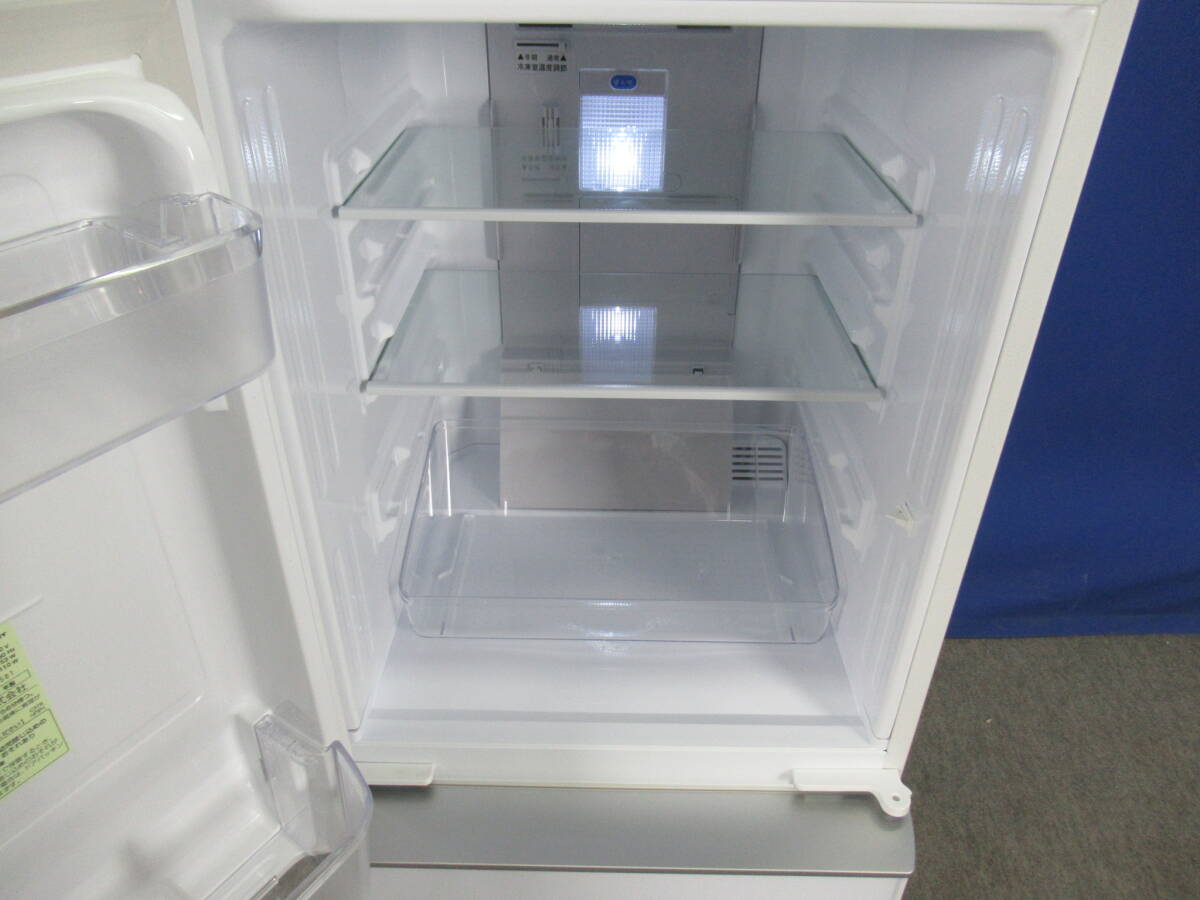 本州送料無料！美品 シャープ137L 2ドア冷凍冷蔵庫 SJ-GD14F-W クリアホワイト 2019年製 プラズマクラスター ガラスドア どっちもドア_画像3