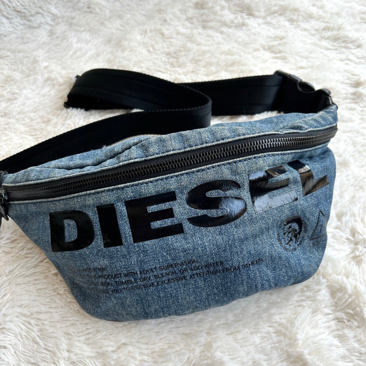 【大人のお洒落】DIESEL ディーゼル メンズ ボディバッグ ショルダーバッグ デニム インディゴブルー 肩掛け 斜め掛け ウエストバッグ_画像2