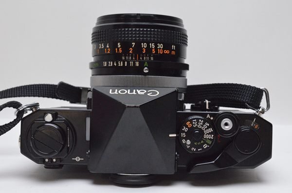良品 Canon F-1 フィルムカメラ 旧F-1N F-1改 後期モデル ボディ FD 50mm 1:1.8 S.C レンズ キャノン ケース付_画像5