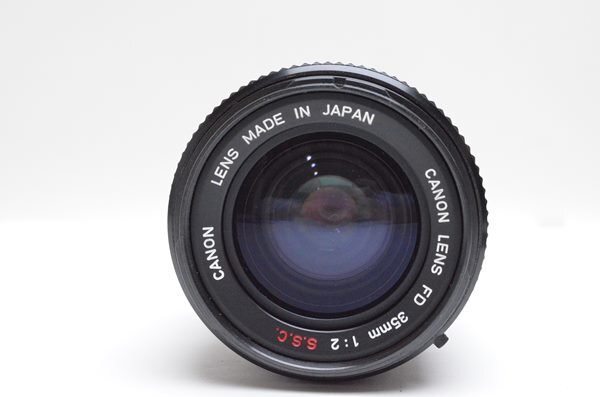 良品 Canon LENS FD 35mm 1:2 S.S.C キャノン マニュアルフォーカス 単焦点レンズ 一眼レフ 革ケース付_画像2
