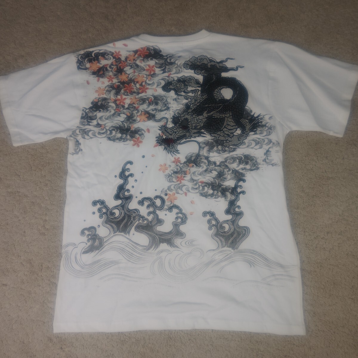 【未使用】大きいサイズ 和風景 桜 龍 刺繍 和柄 プリントTシャツ 4L XXXL 白 半袖Tシャツ_画像1