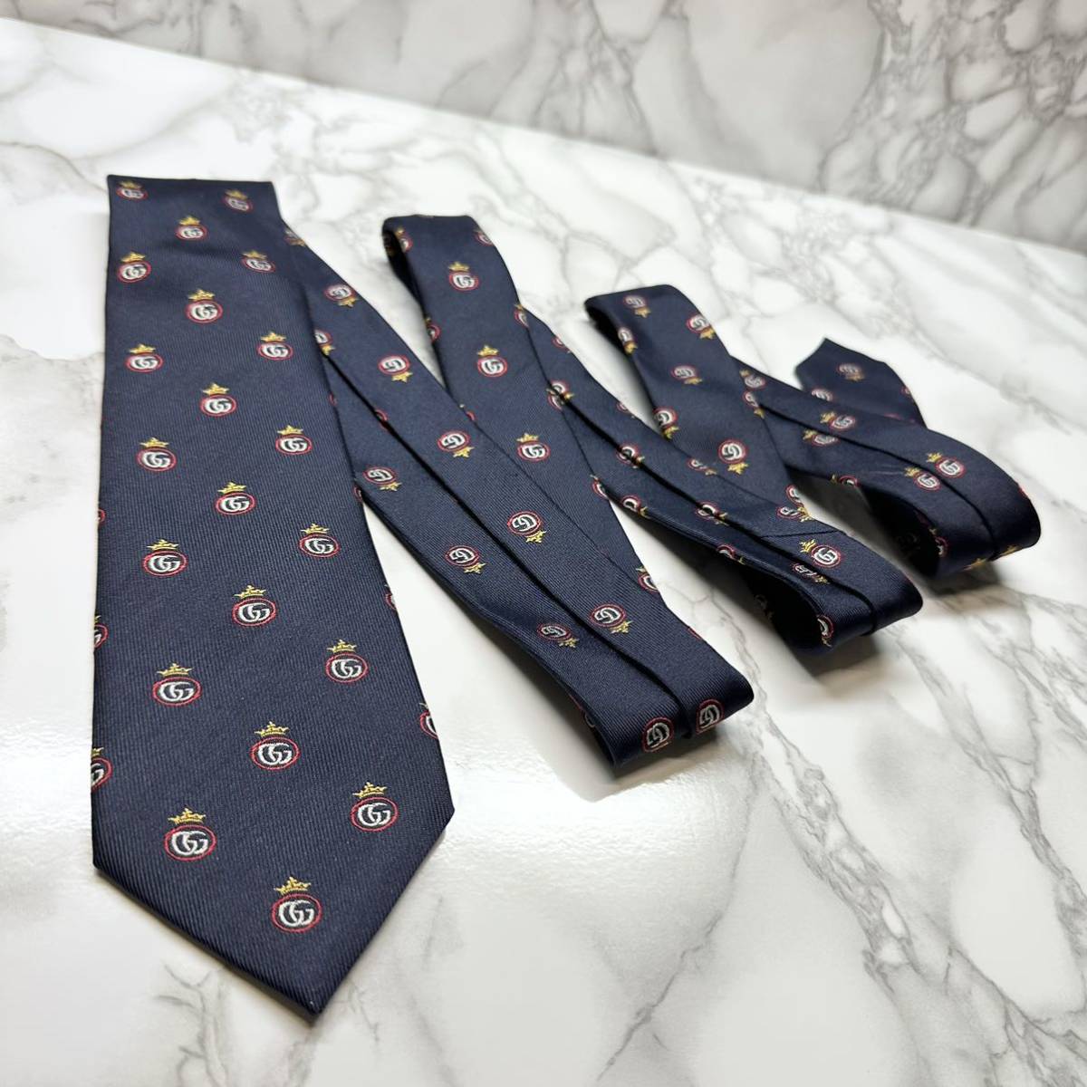 極美品 現行タグ レア GUCCI ネクタイ シルク100% GG柄 極美品 現行タグ レア GUCCI ネクタイ シルク100% GG柄