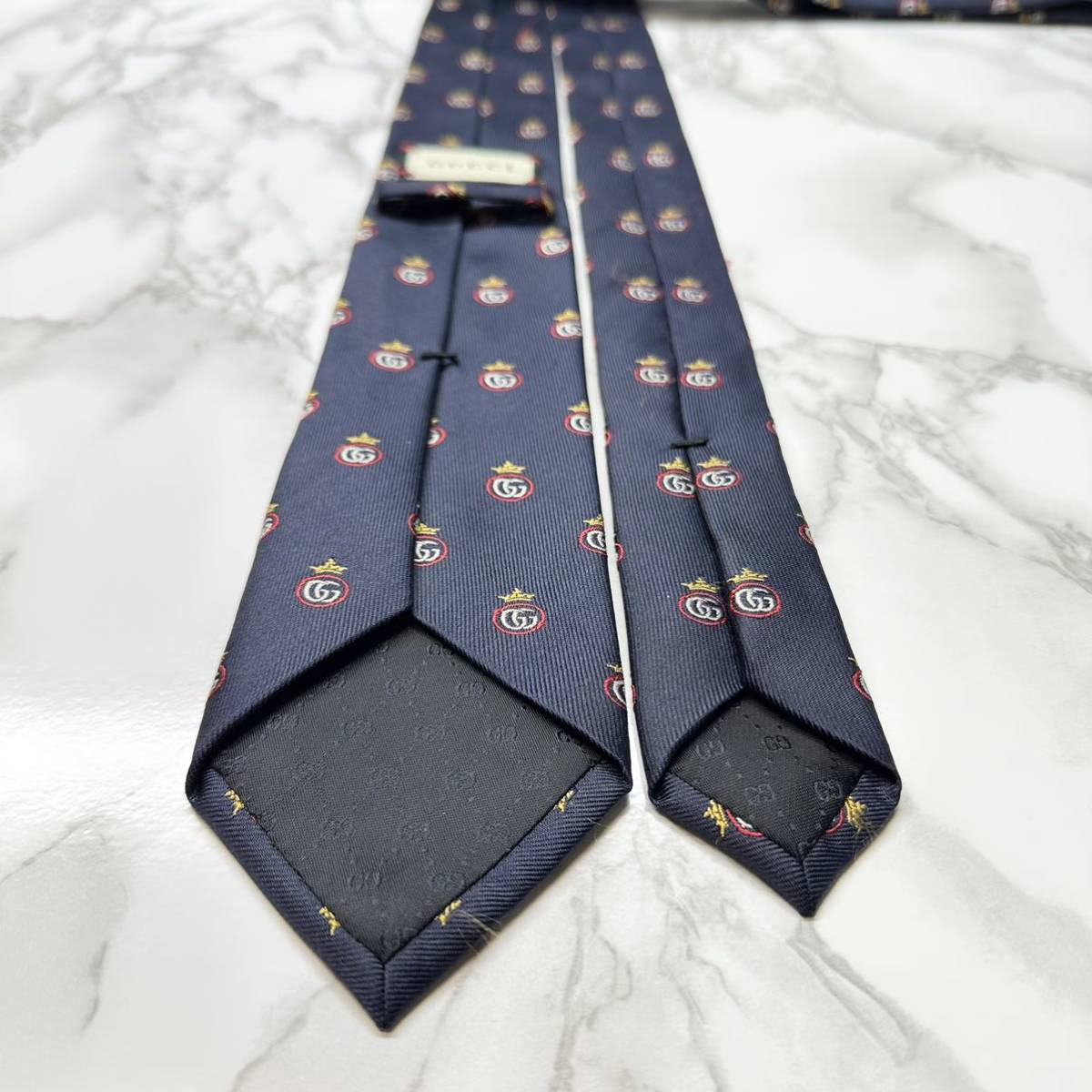 極美品 現行タグ レア GUCCI ネクタイ シルク100% GG柄 極美品 現行タグ レア GUCCI ネクタイ シルク100% GG柄