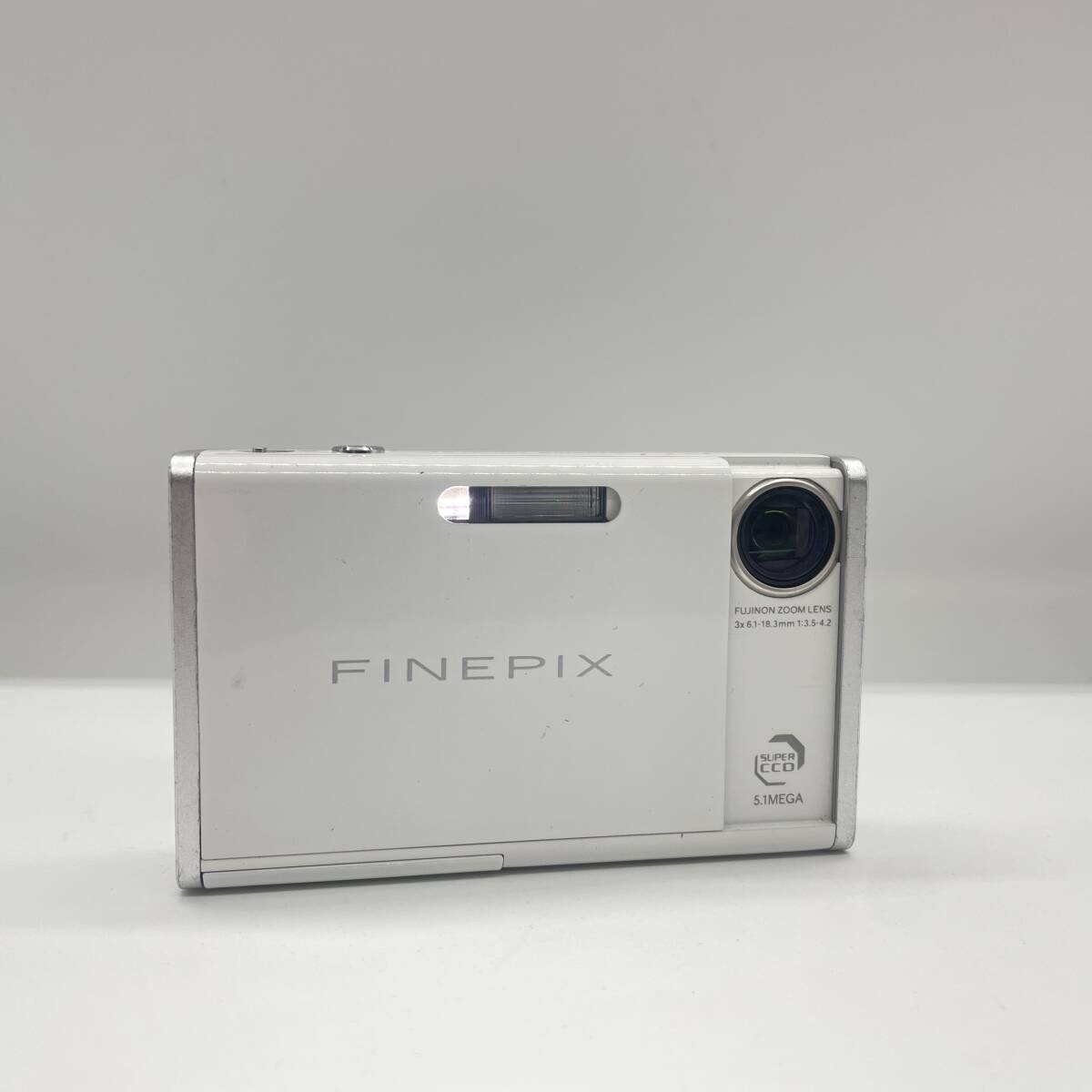【動作確認済み】FUJIFILM FinePix Z2 WHITE　コンデジ　デジカメ　デジタルカメラ　シャッター&フラッシュ動作OK_画像2